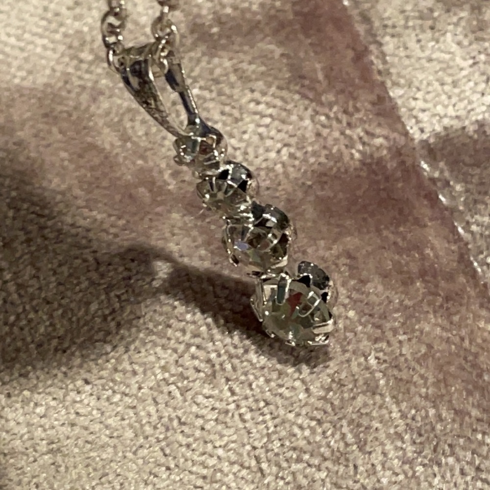 4 Rhinestones Drop Necklace - Picture 6 of 7